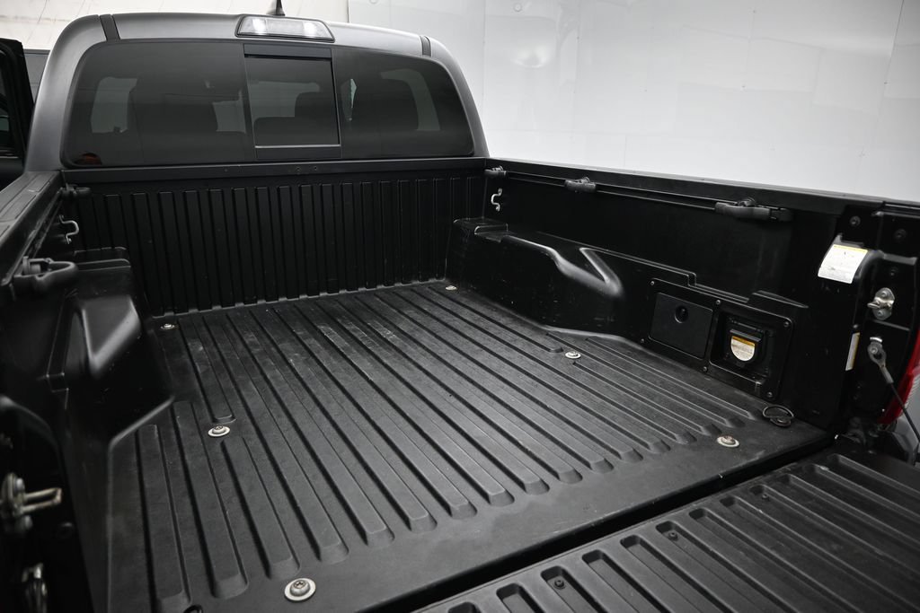 Used 2019 Toyota Tacoma TRD Sport AWD/4WD image 9