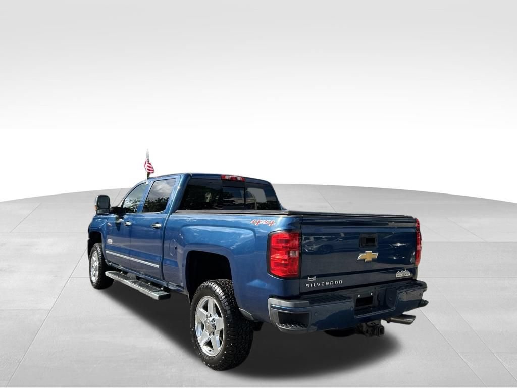 Used 2015 Chevrolet Silverado 2500 High Country w/ High Country Premium Package AWD/4WD image 3