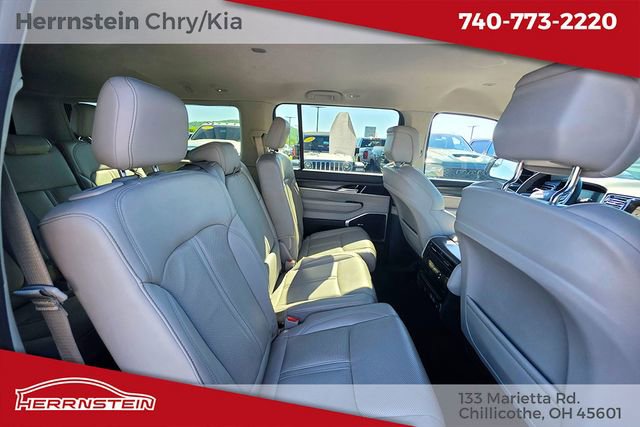 Used 2024 Jeep Wagoneer L Series II w/ Flexible Seating Group AWD/4WD image 30