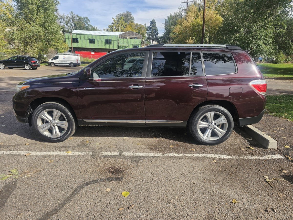 Used 2013 Toyota Highlander Limited FWD image 2