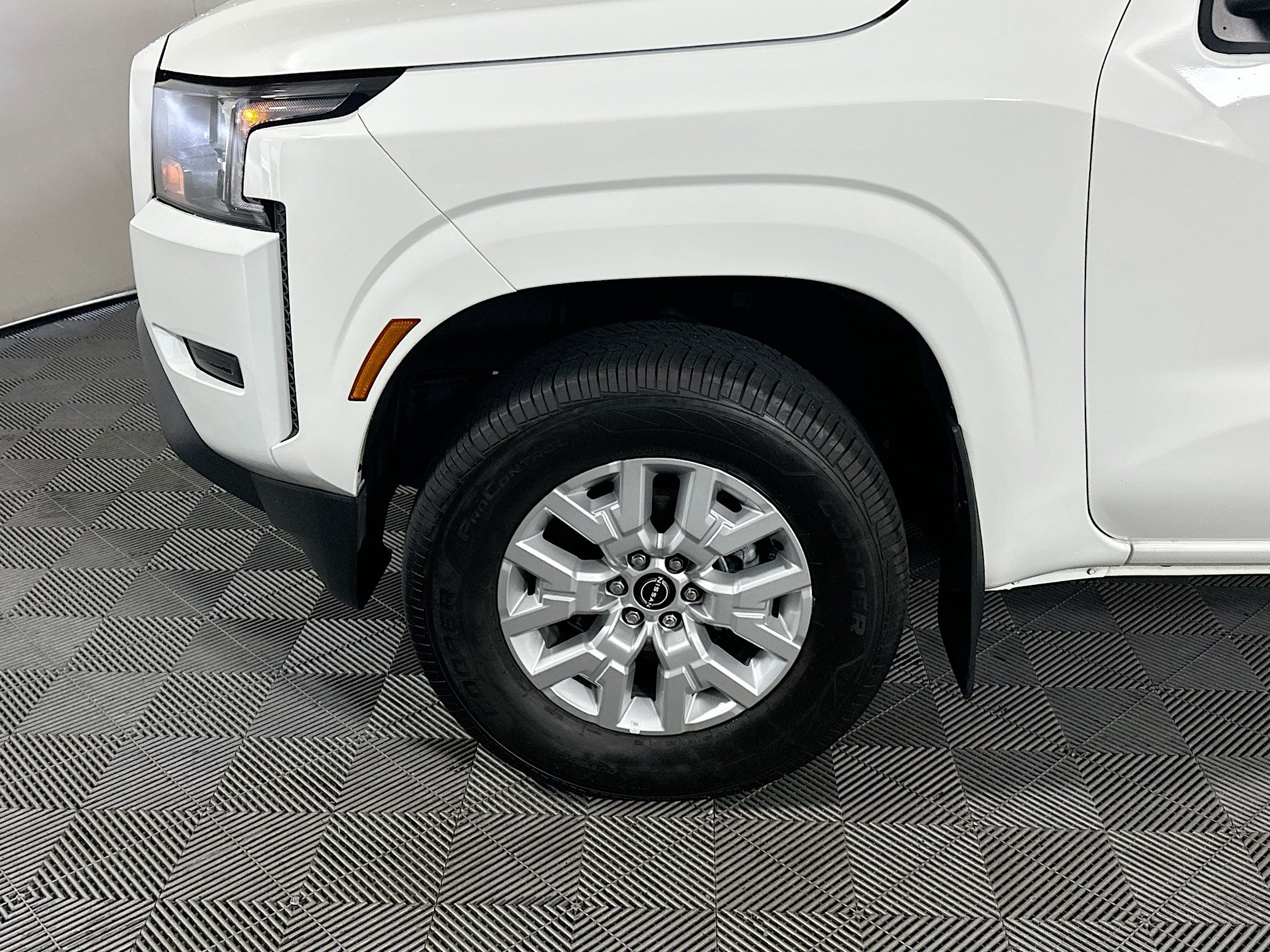 Used 2023 Nissan Frontier SV AWD/4WD image 11