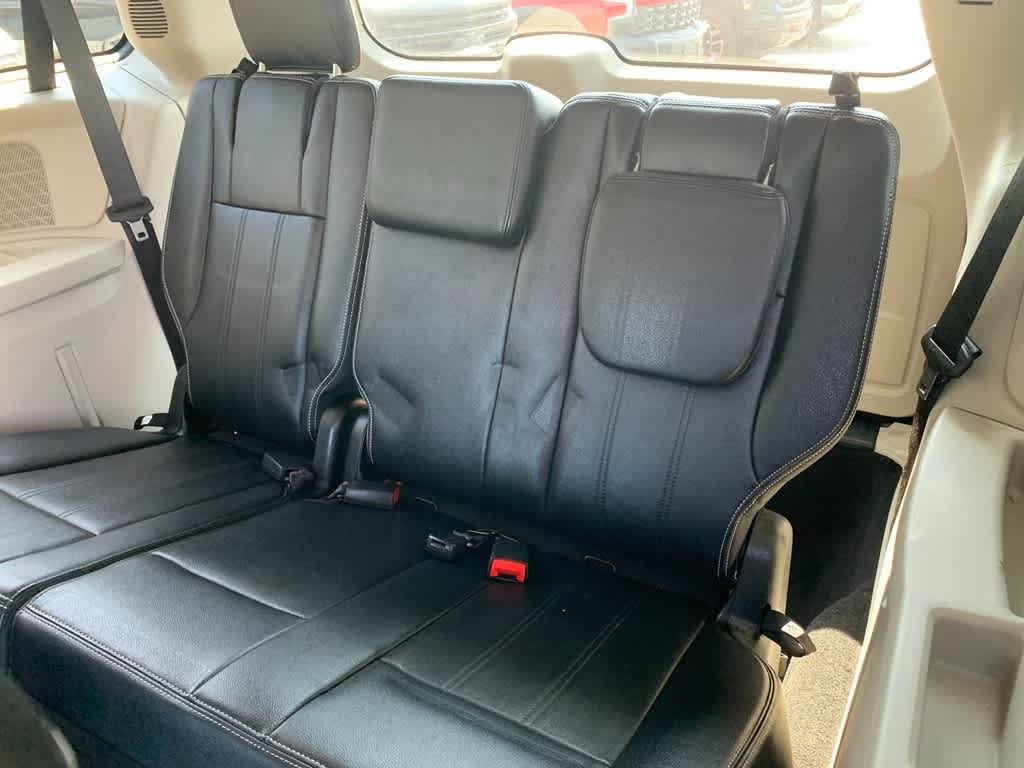 Used 2013 Chrysler Town & Country Touring FWD image 18