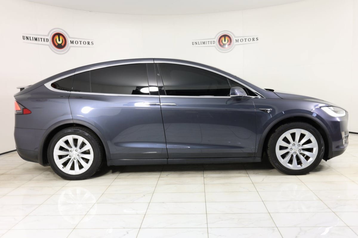 Used 2017 Tesla Model X 75D image 2