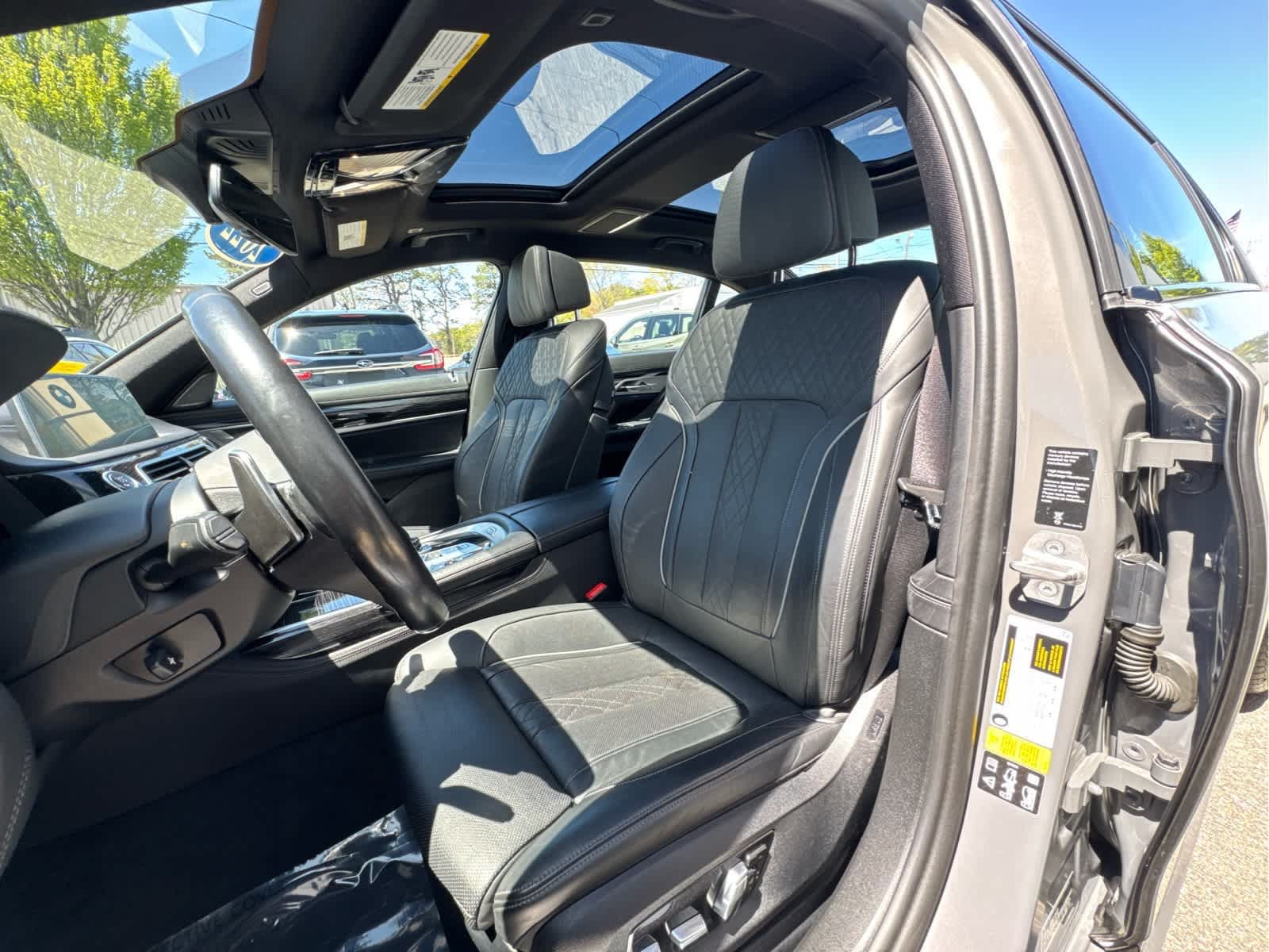 Used 2022 BMW 750Li xDrive AWD/4WD image 11