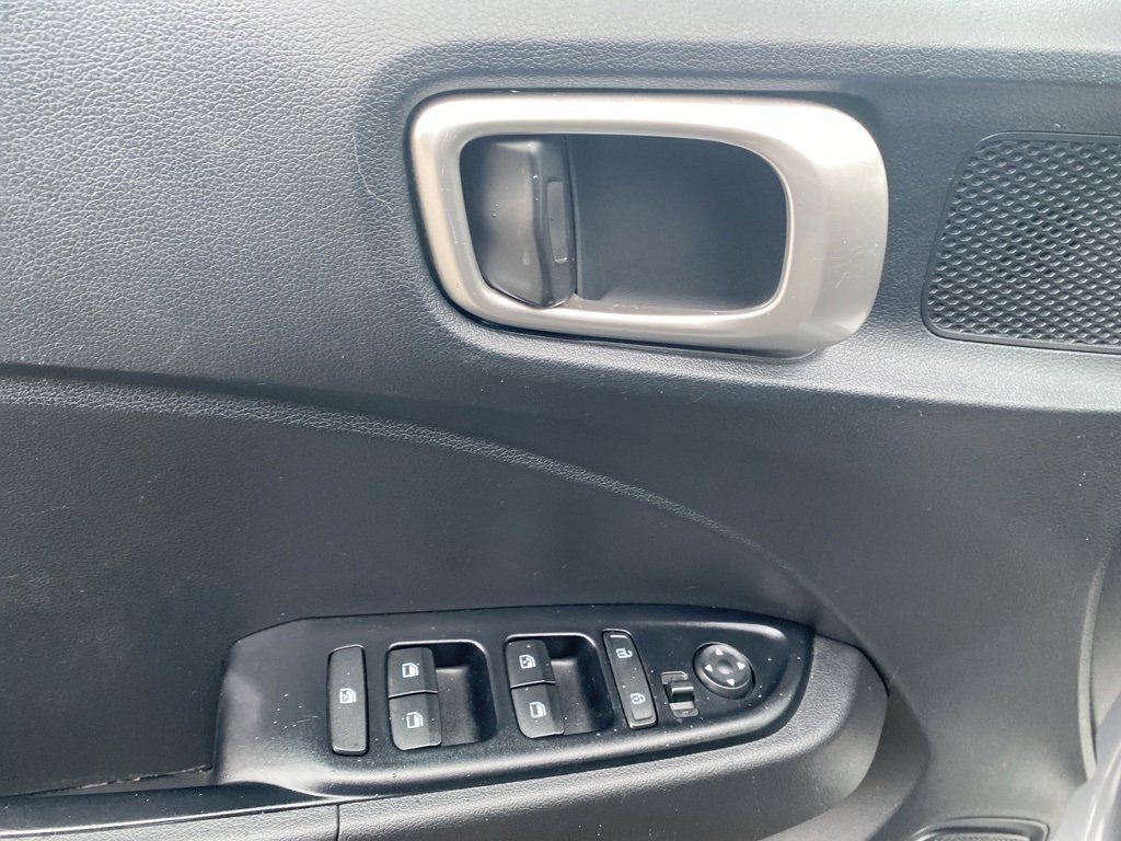 Used 2023 Hyundai Venue SEL image 21