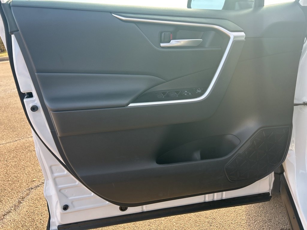 Used 2025 Toyota RAV4 XLE image 12