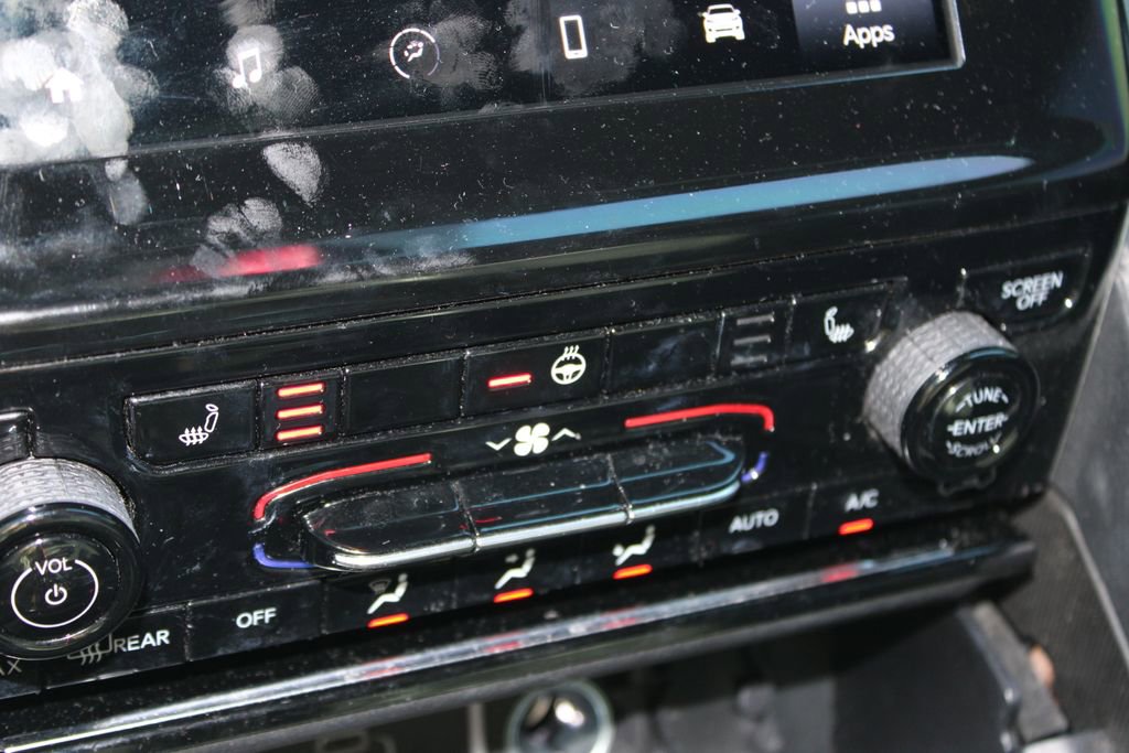 Used 2023 Jeep Grand Cherokee L Laredo image 26