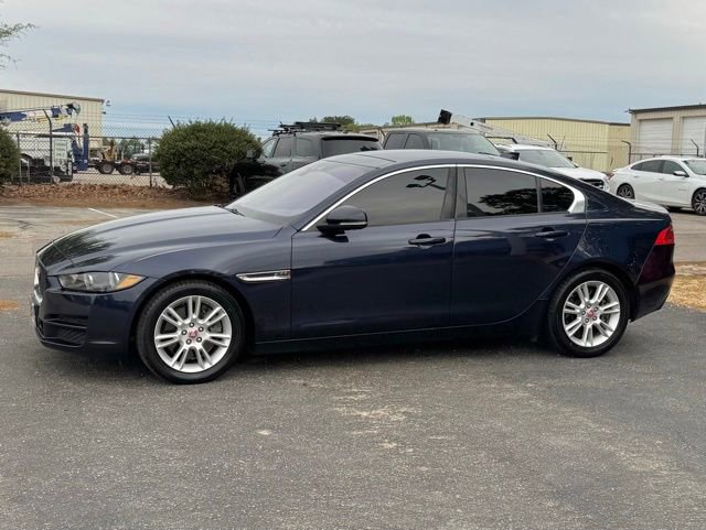 Used 2018 Jaguar XE Premium image 4