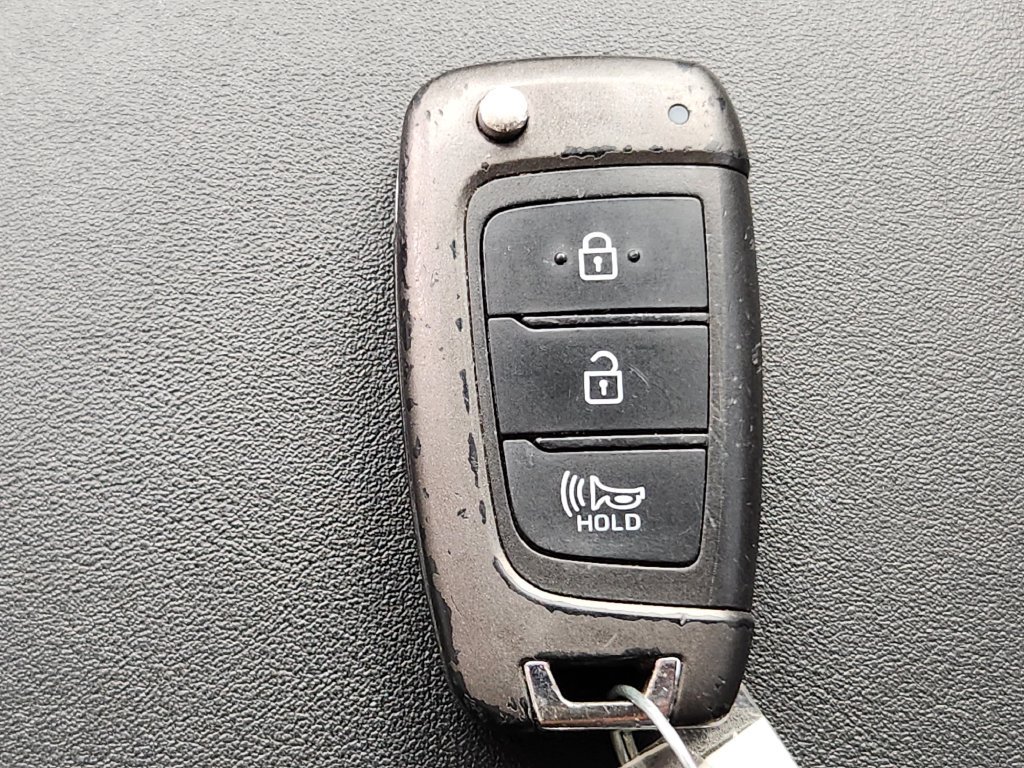 Used 2020 Hyundai Santa Fe SE AWD/4WD image 30