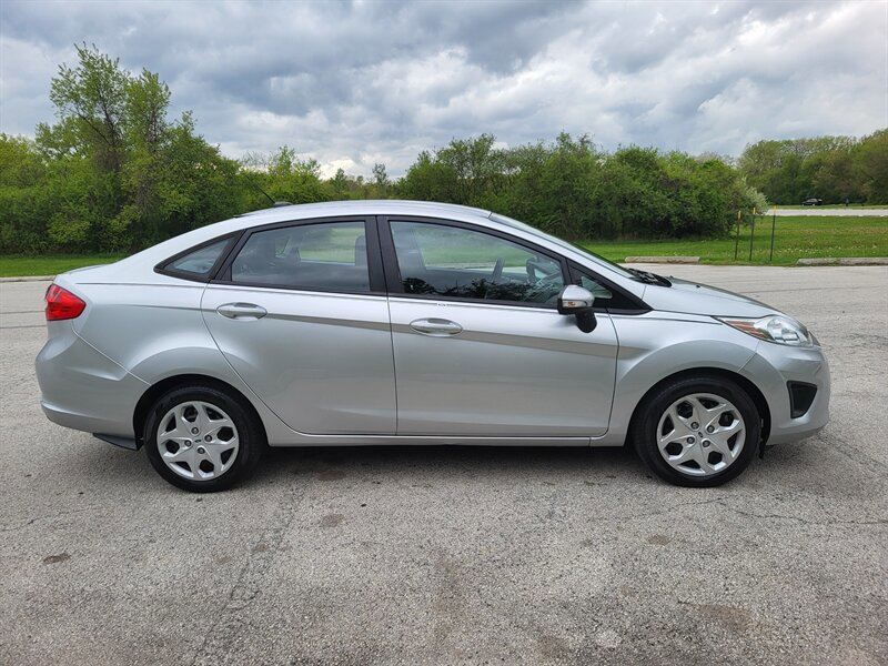 Used 2013 Ford Fiesta SE FWD image 6
