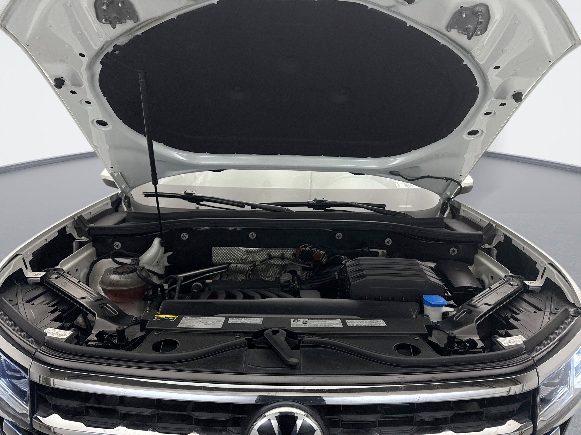 Used 2020 Volkswagen Atlas Cross Sport SE w/ Towing Package image 25