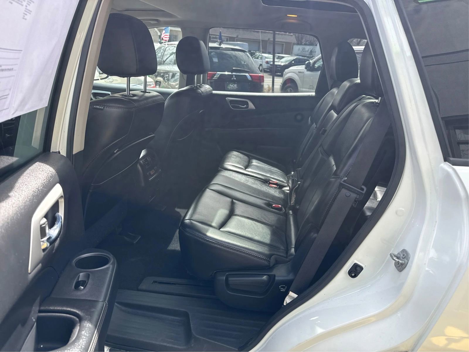 Used 2017 Nissan Pathfinder Platinum w/ Cargo Package image 10