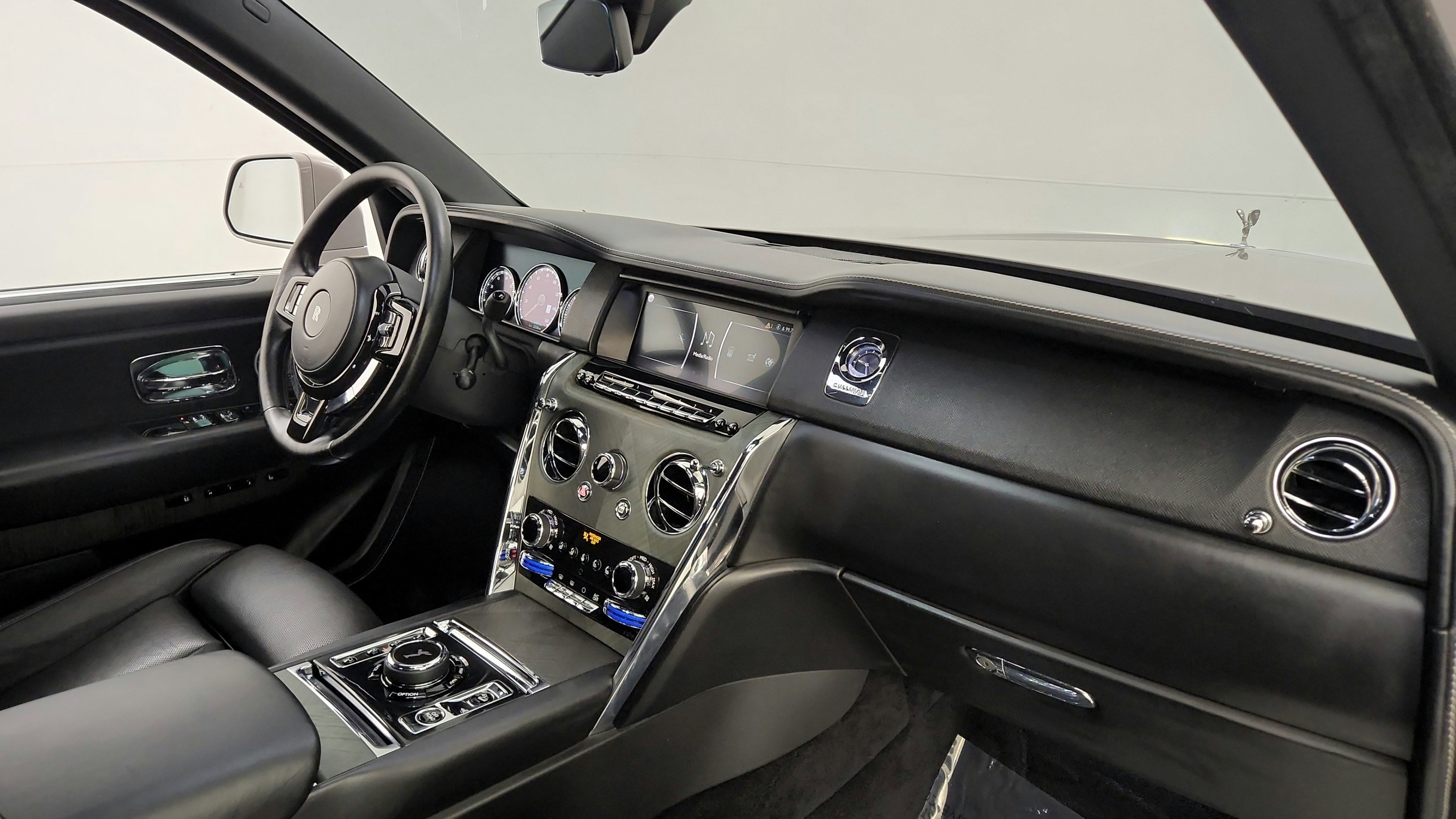 Used 2021 Rolls-Royce Cullinan AWD/4WD image 30