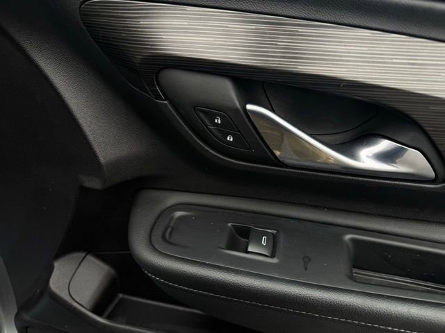 Used 2024 GMC Terrain SLT image 16