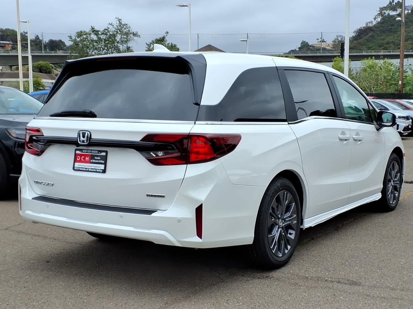 New 2026 Honda Odyssey Touring image 4