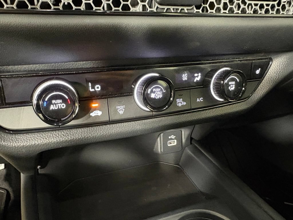 Used 2025 Honda HR-V Sport image 32