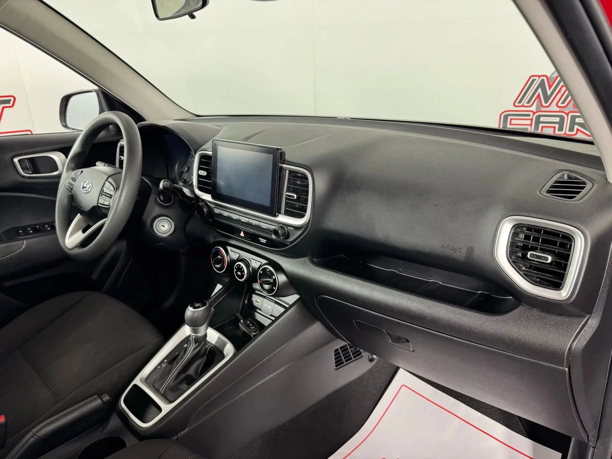 Used 2022 Hyundai Venue SE w/ Cargo Package FWD image 23