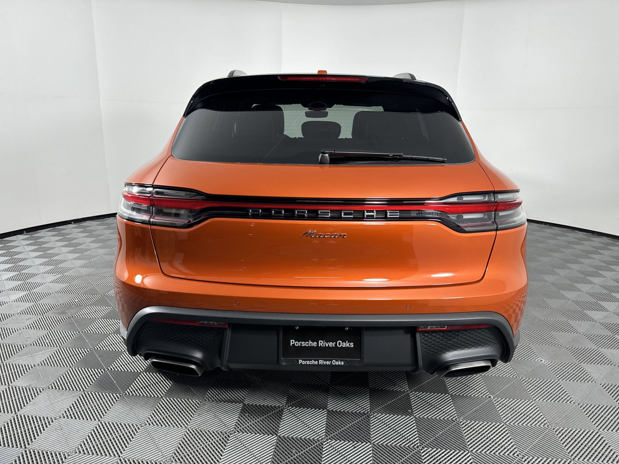 Used 2025 Porsche Macan image 10
