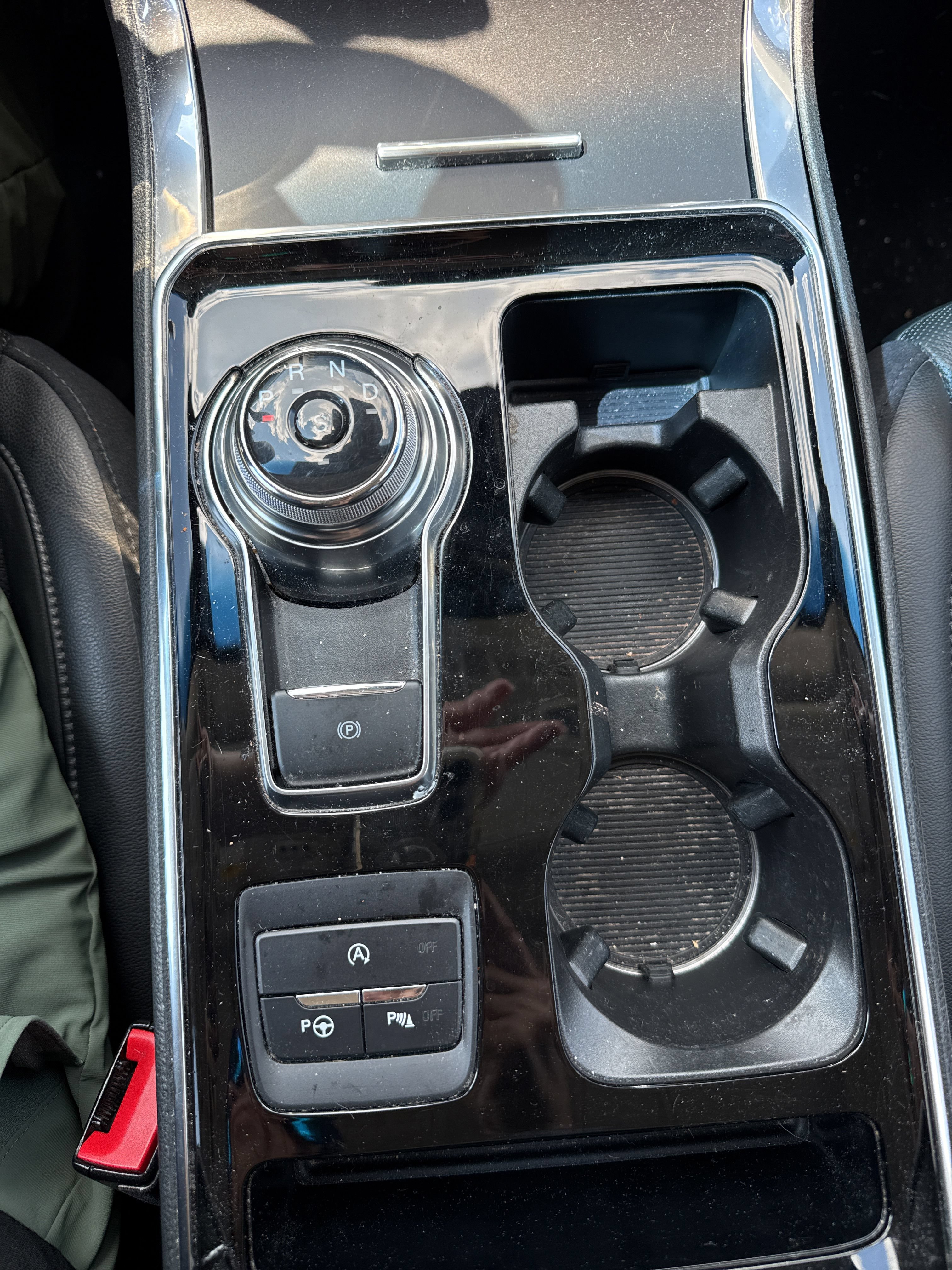 Used 2020 Ford Edge Titanium w/ Equipment Group 301A AWD/4WD image 6