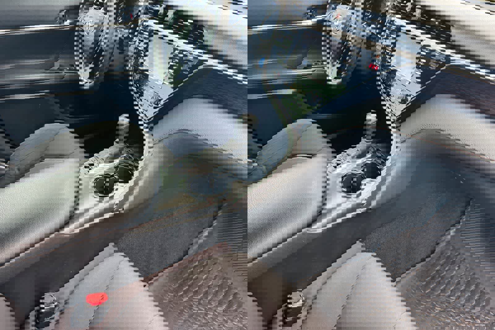 Used 2020 Toyota Camry LE image 17