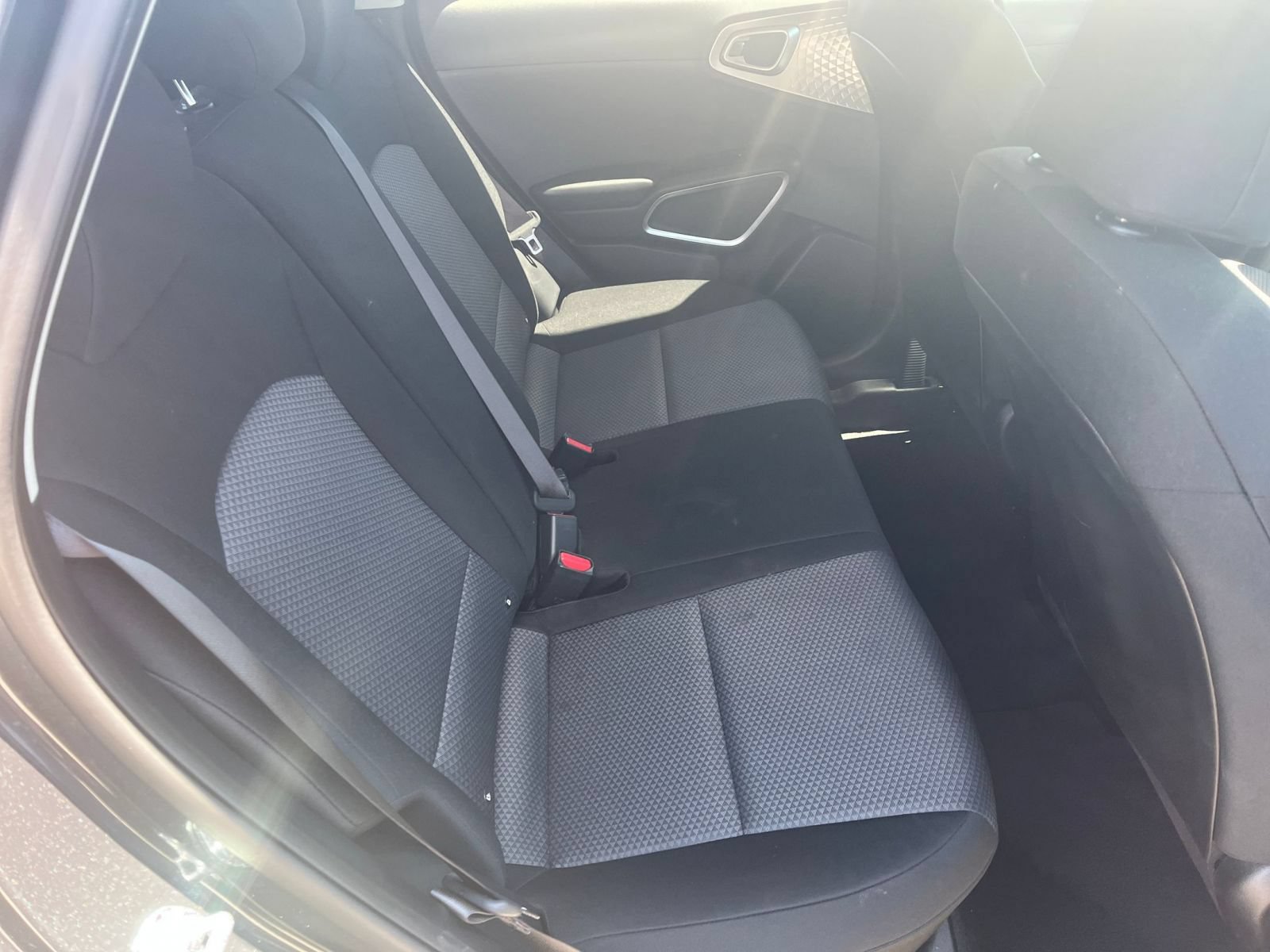 Used 2025 Kia Soul LX w/ LX Technology Package FWD image 36