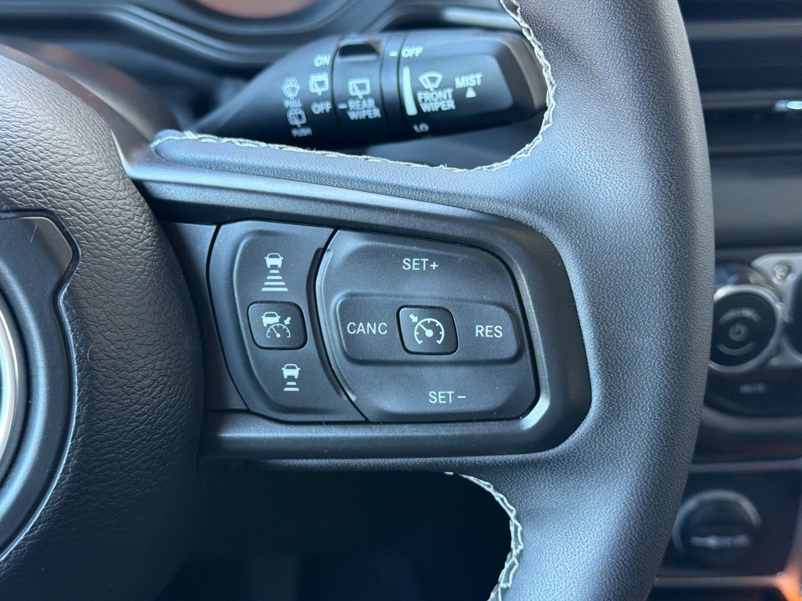 Used 2025 Jeep Wrangler Unlimited Rubicon AWD/4WD image 29