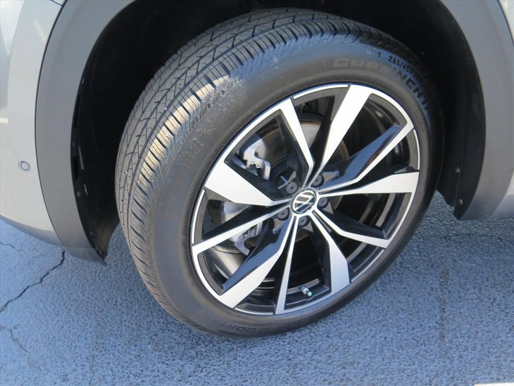 Used 2024 Volkswagen Atlas Cross Sport SEL Premium R-Line AWD/4WD image 18