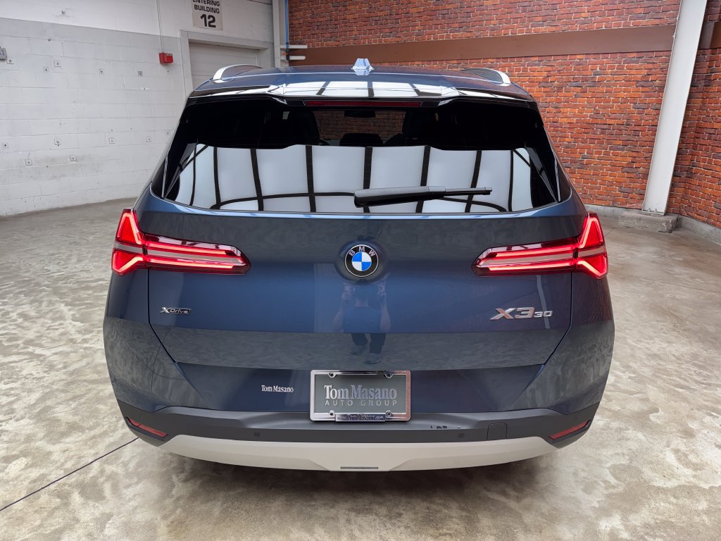Certified 2025 BMW X3 xDrive30i w/ Premium Package AWD/4WD image 4