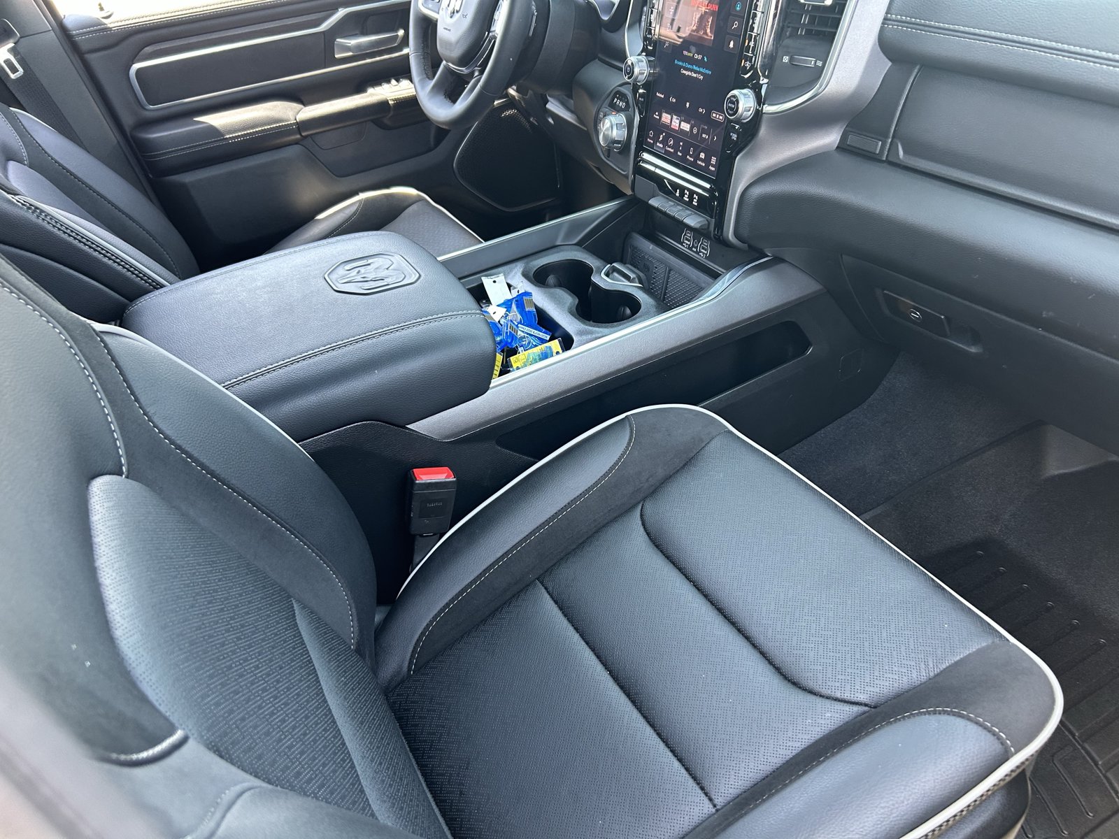 Used 2025 RAM 1500 Laramie w/ Sport Appearance Package AWD/4WD image 12