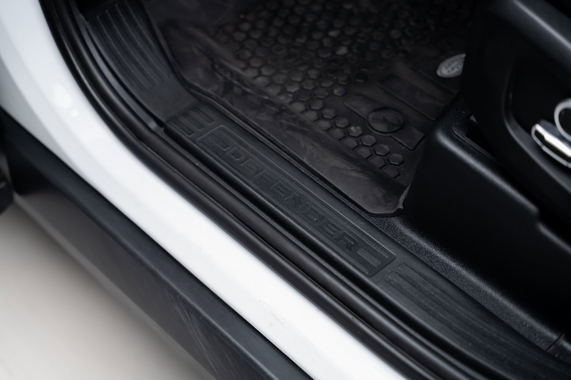 Used 2023 Land Rover Defender 130 SE image 58