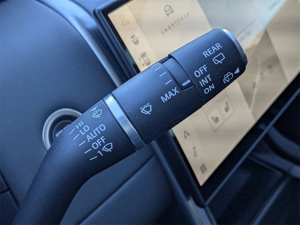 Used 2025 Land Rover Discovery Sport S image 27