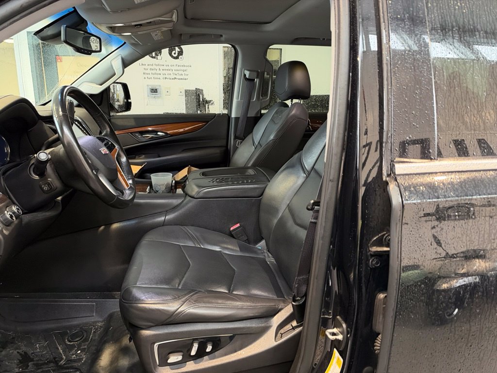 Used 2016 Cadillac Escalade Luxury AWD/4WD image 19