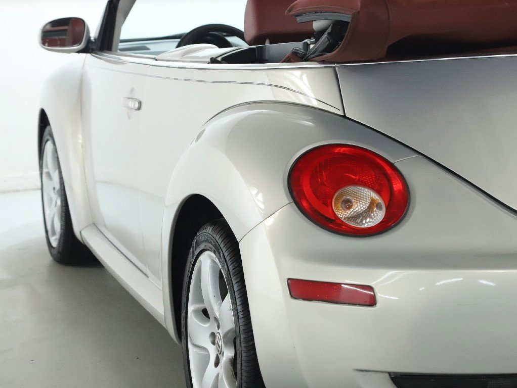 Used 2009 Volkswagen Beetle Blush image 6