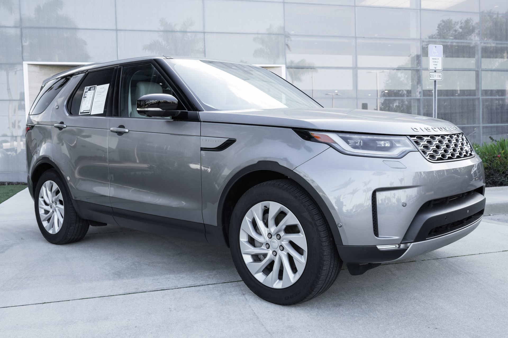 Used 2025 Land Rover Discovery S AWD/4WD image 5