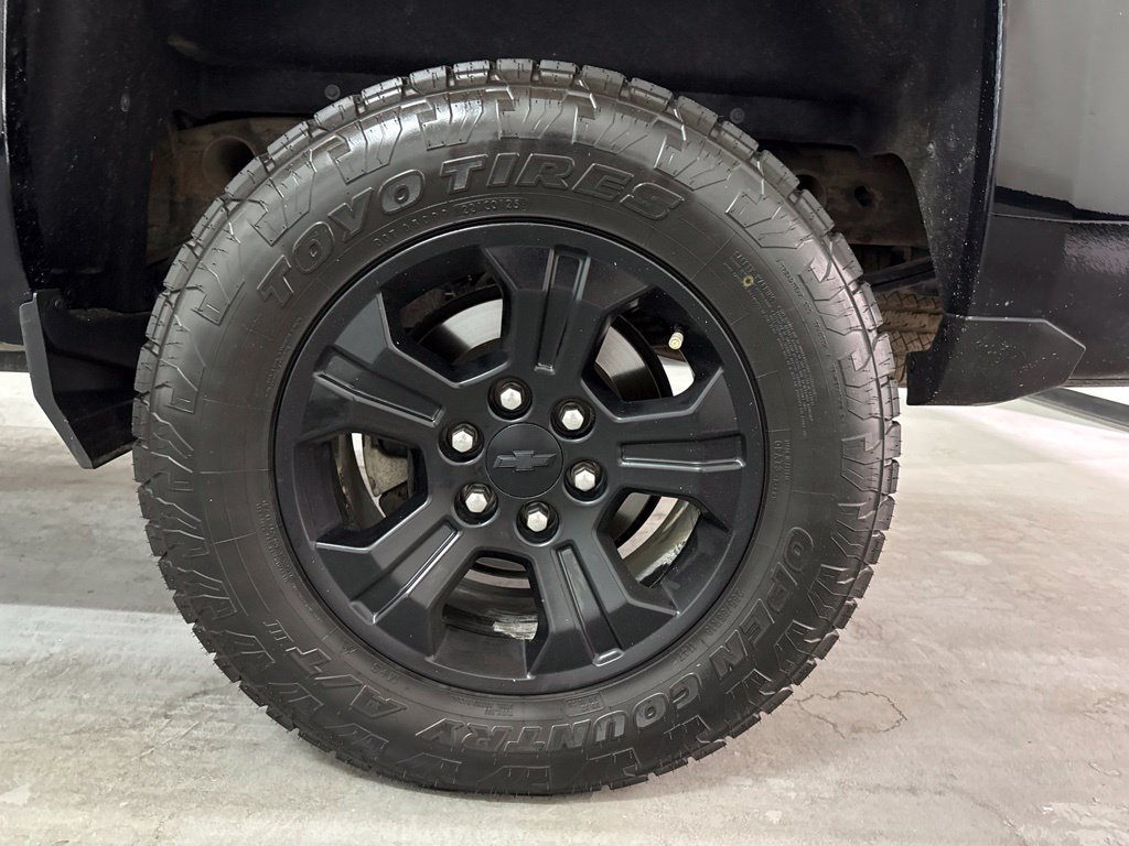 Used 2017 Chevrolet Silverado 1500 LT w/ Midnight Edition AWD/4WD image 44