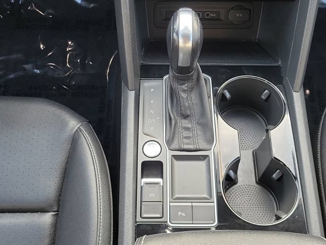 Used 2020 Volkswagen Atlas Cross Sport SEL R-Line FWD image 19