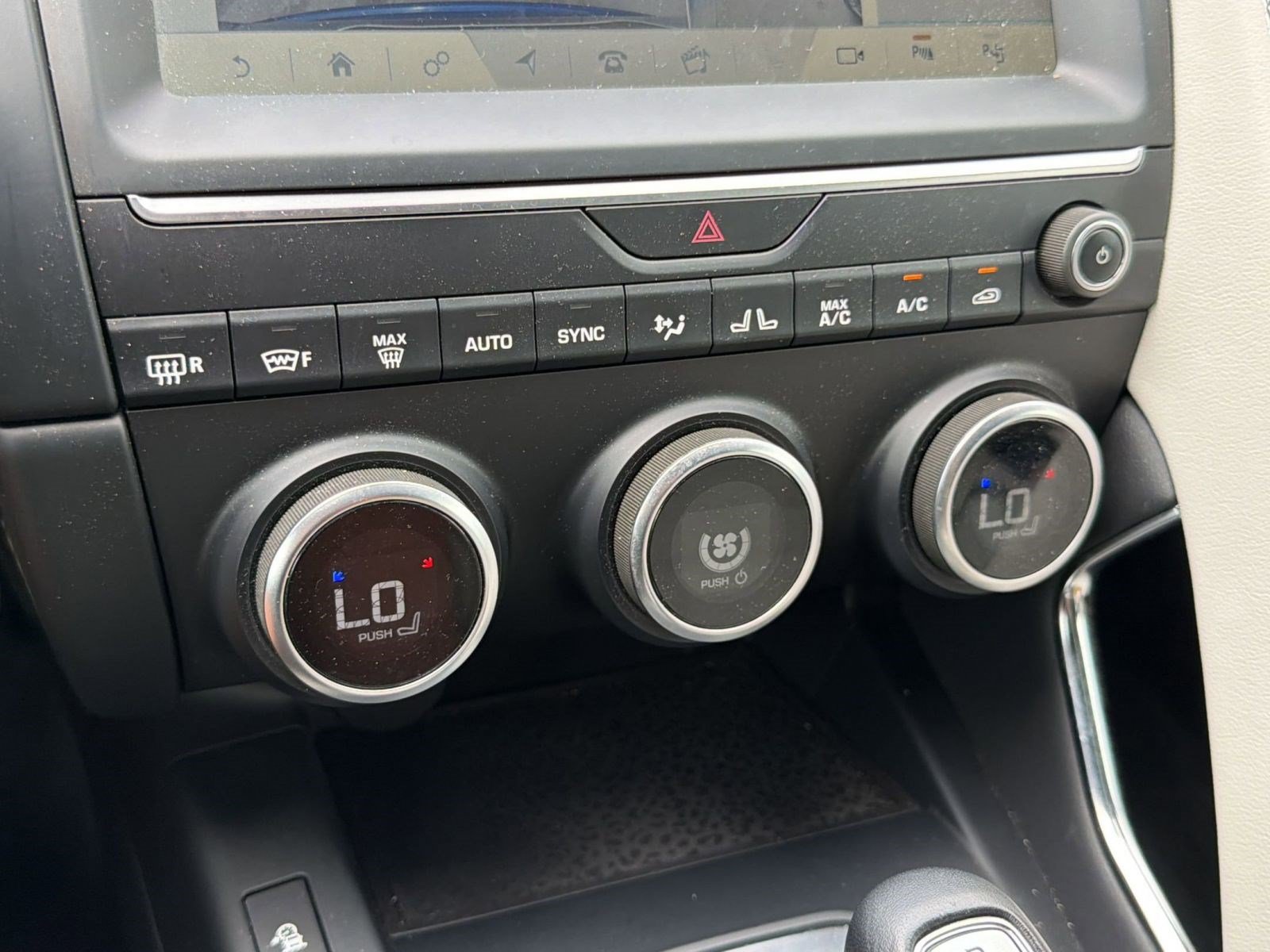 Used 2019 Jaguar E-PACE R-Dynamic HSE AWD/4WD image 18