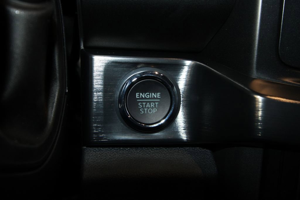 Used 2025 Ford F350 Lariat w/ Black Appearance Package image 16