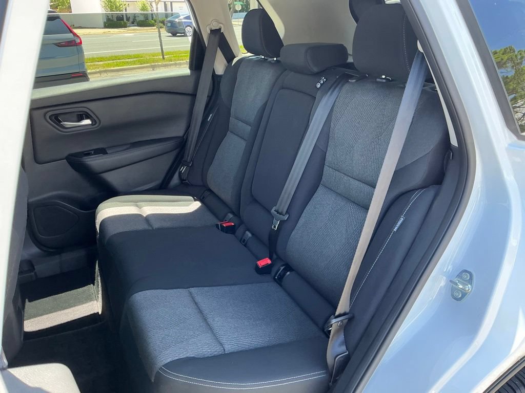 Used 2024 Nissan Rogue SV FWD image 24