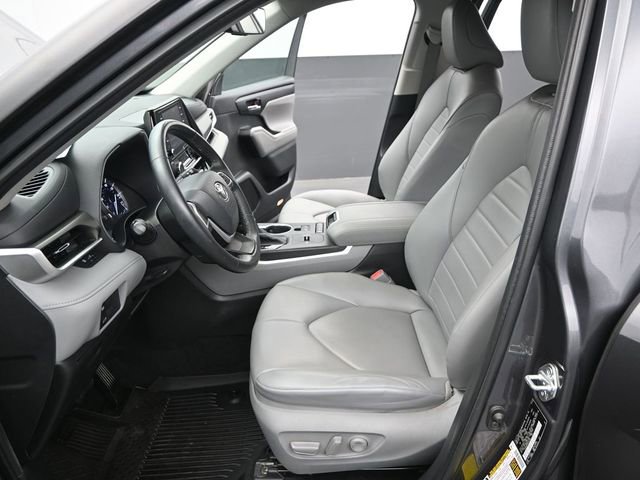 Used 2022 Toyota Highlander XLE image 13