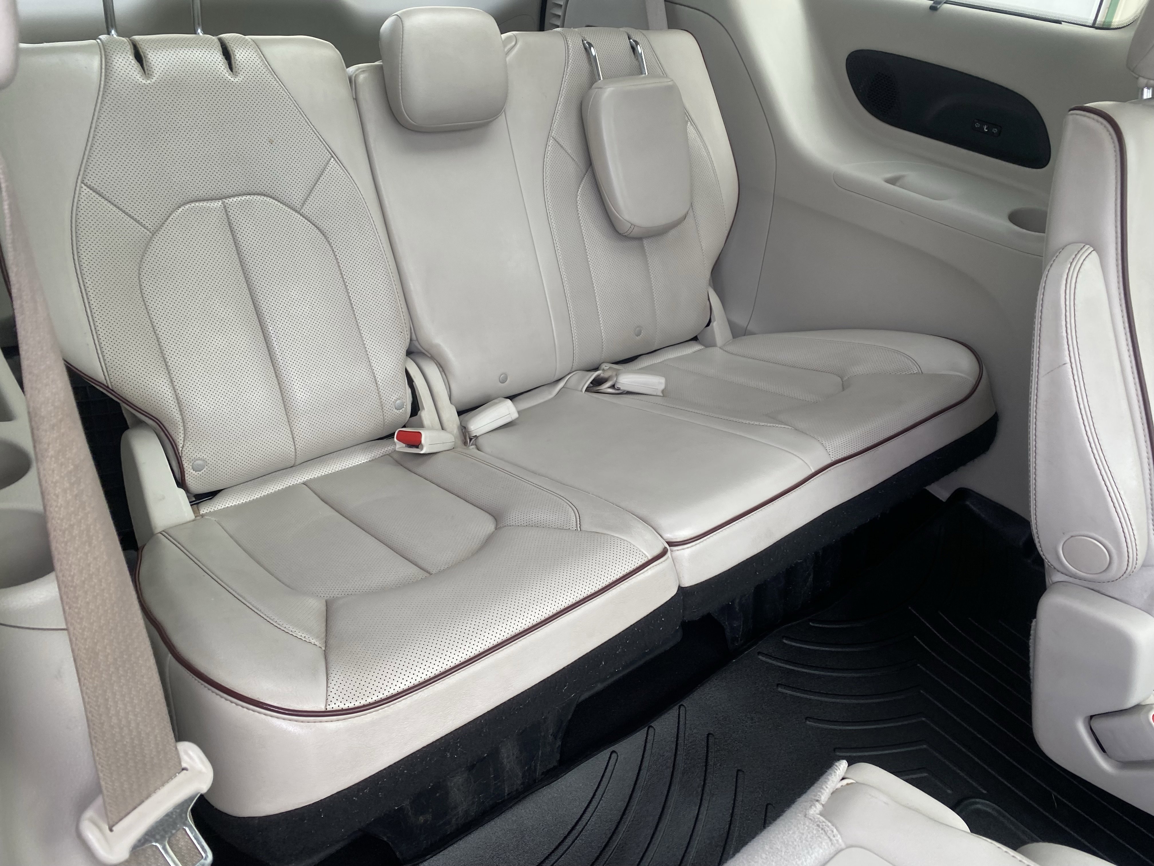 Used 2020 Chrysler Pacifica Limited image 7