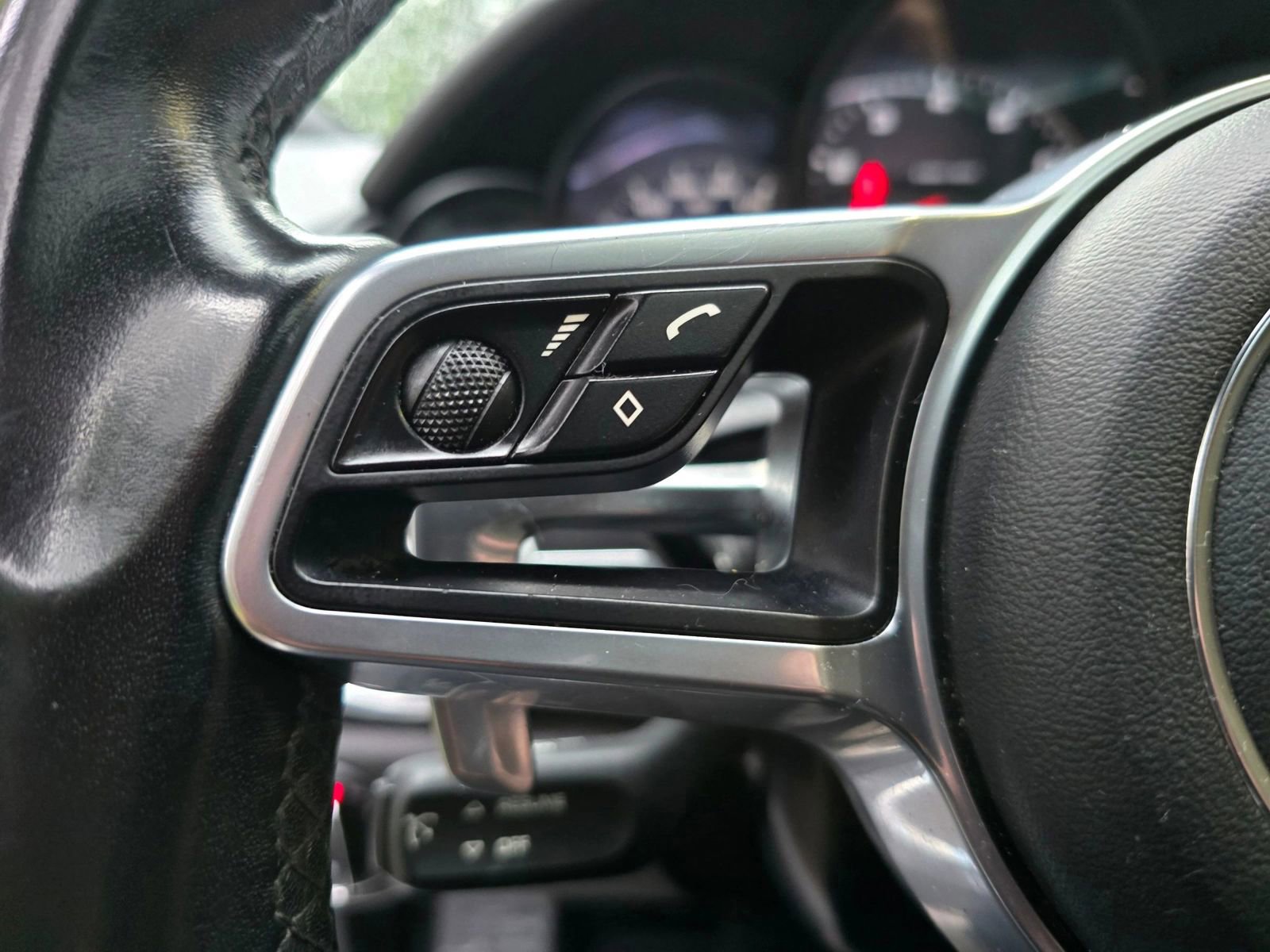 Used 2017 Porsche Cayenne Platinum Edition image 24