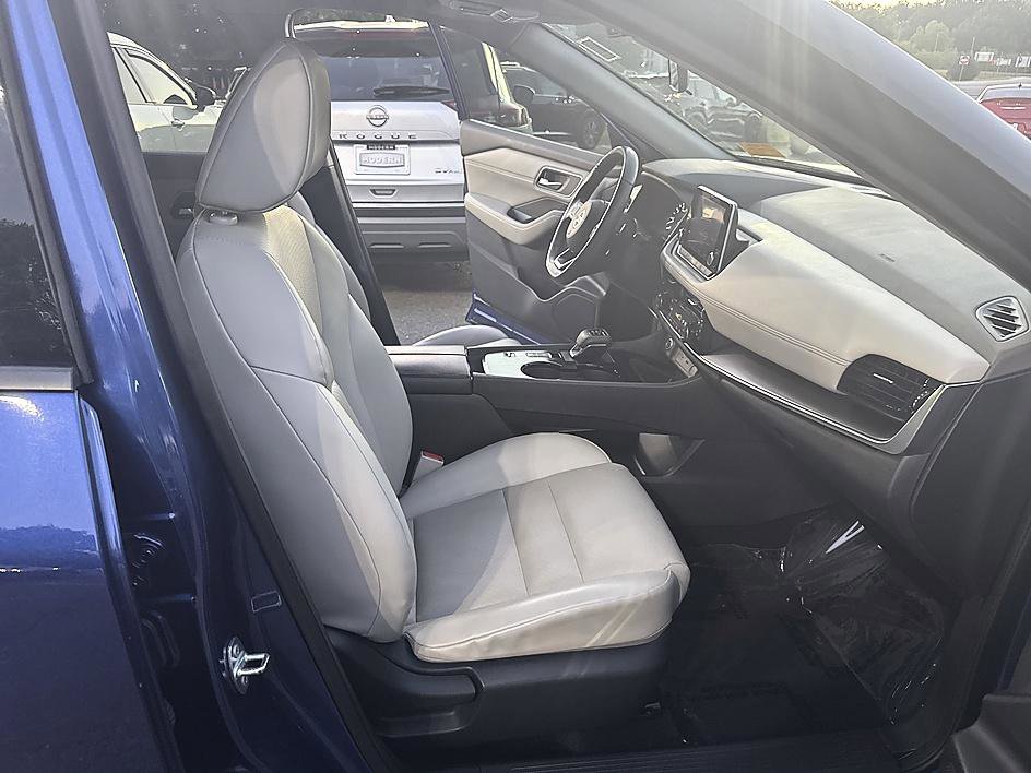 Certified 2021 Nissan Rogue SV w/ Premium Package FWD image 19