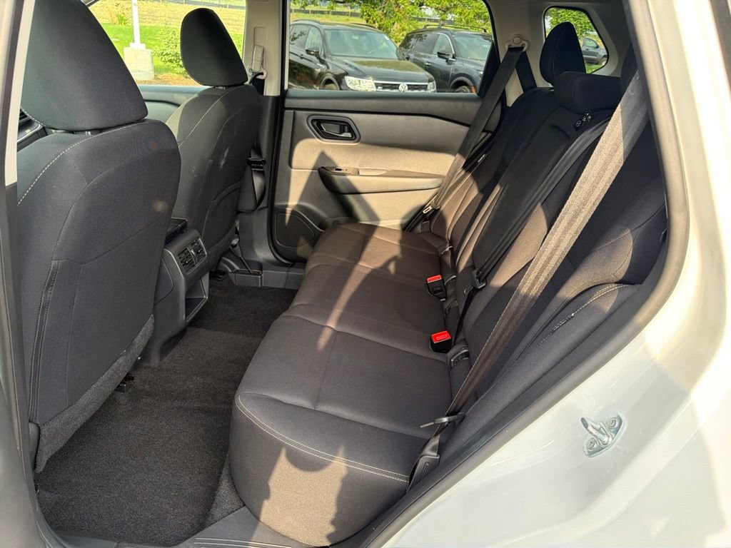 Used 2024 Nissan Rogue S AWD/4WD image 18