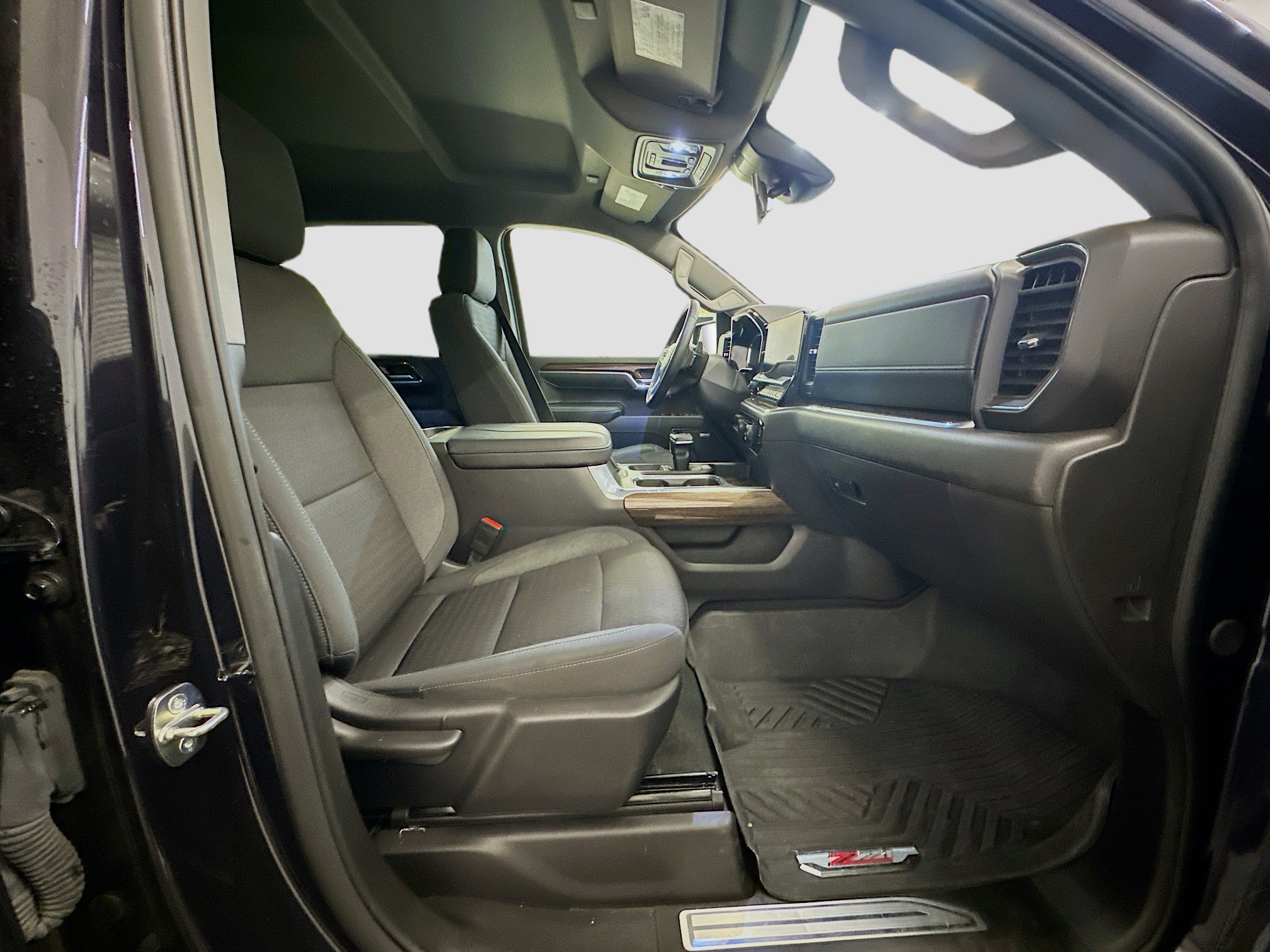 Used 2024 Chevrolet Silverado 1500 LT Trail Boss w/ Convenience Package II image 32