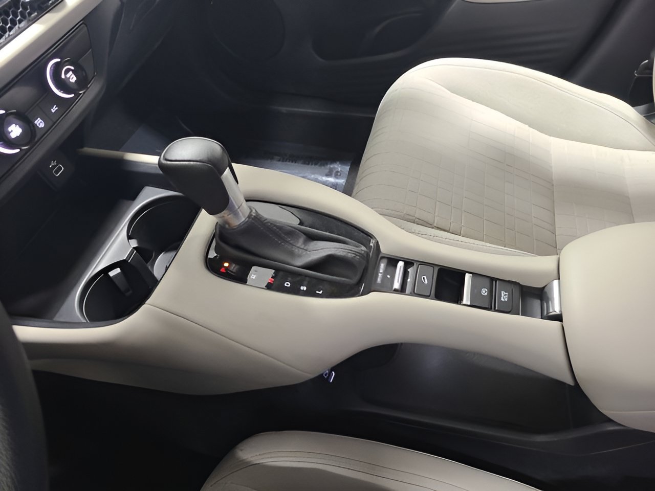 Used 2024 Honda HR-V LX image 27