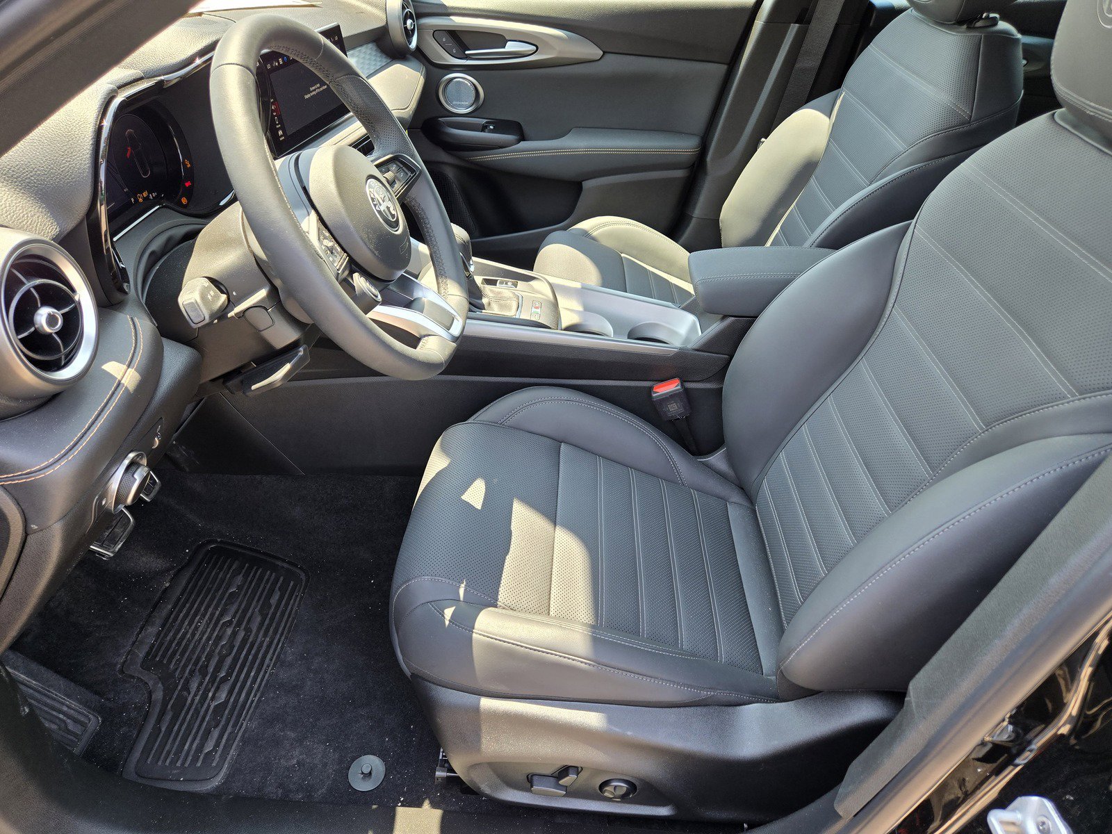 New 2025 Alfa Romeo Tonale w/ Premium Package image 6