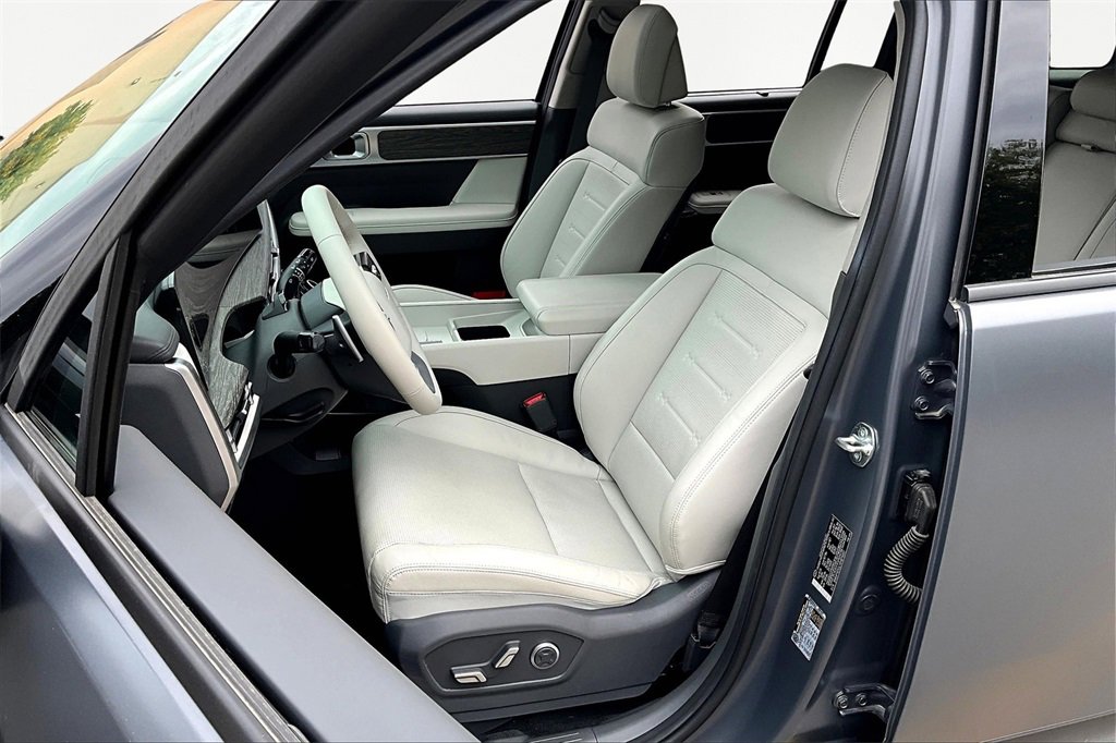 Used 2025 Hyundai Santa Fe Limited image 25