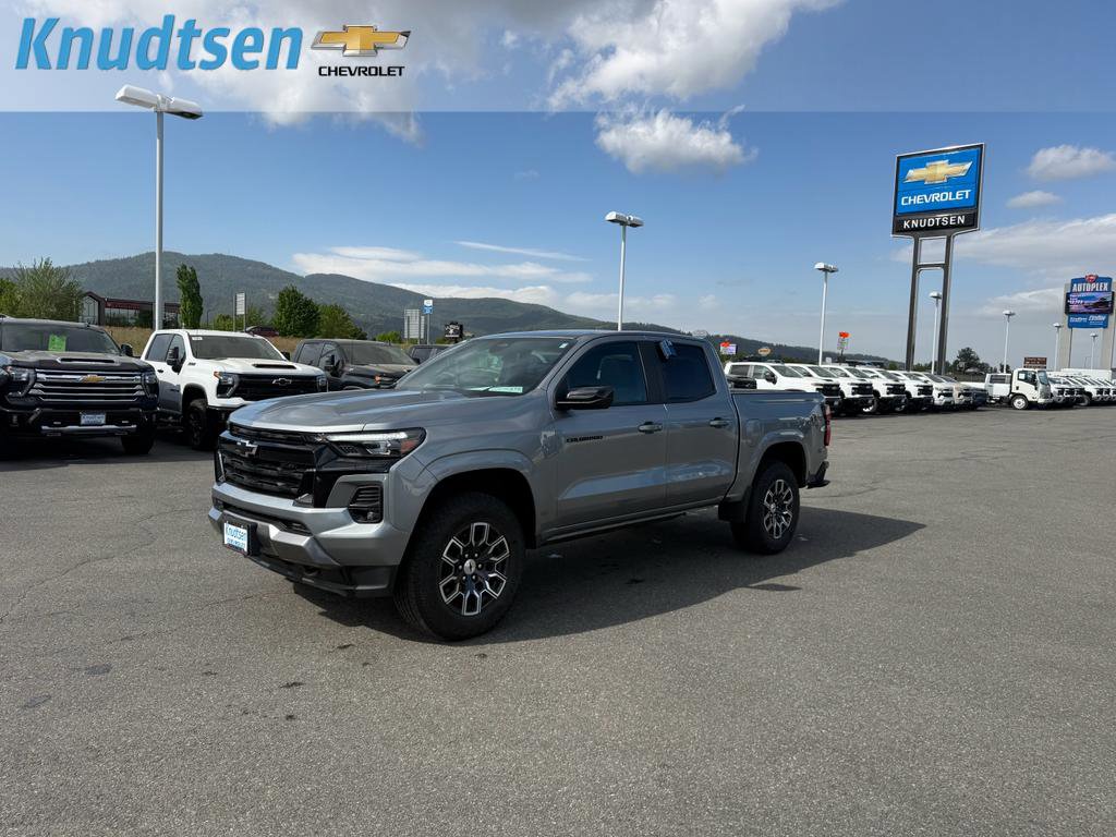 Used 2024 Chevrolet Colorado Z71 w/ Safety Package AWD/4WD image 3