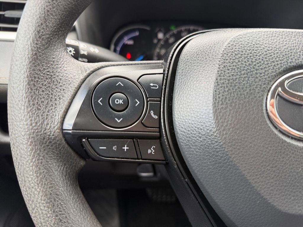Used 2025 Toyota RAV4 XLE image 21